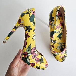 GUESS Honora Floral Peep Toe High Heels Size 9M Yellow with Vibrant Flower Print